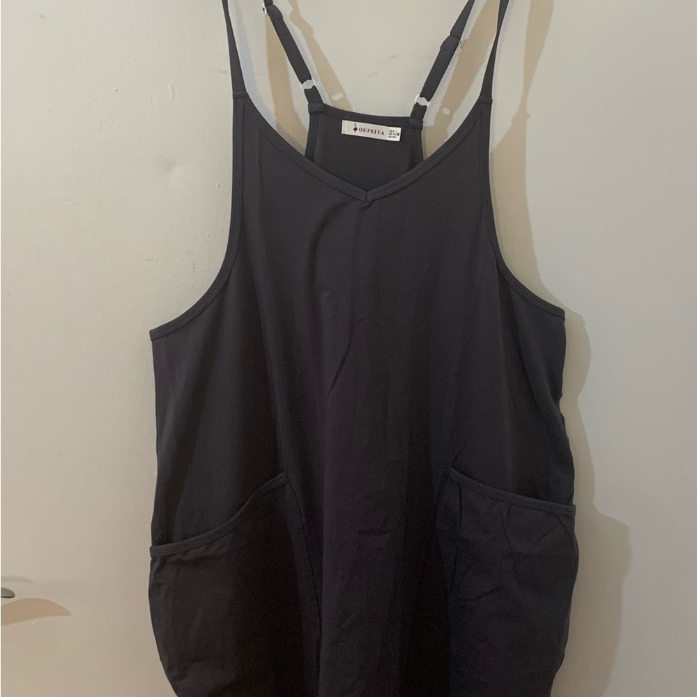 Women’s Oufeiya gray overalls with Pockets
Size medium nwot